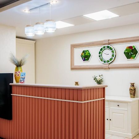 Hotel Central - Бэи­ле-Олэ­неш­ти Экстерьер фото