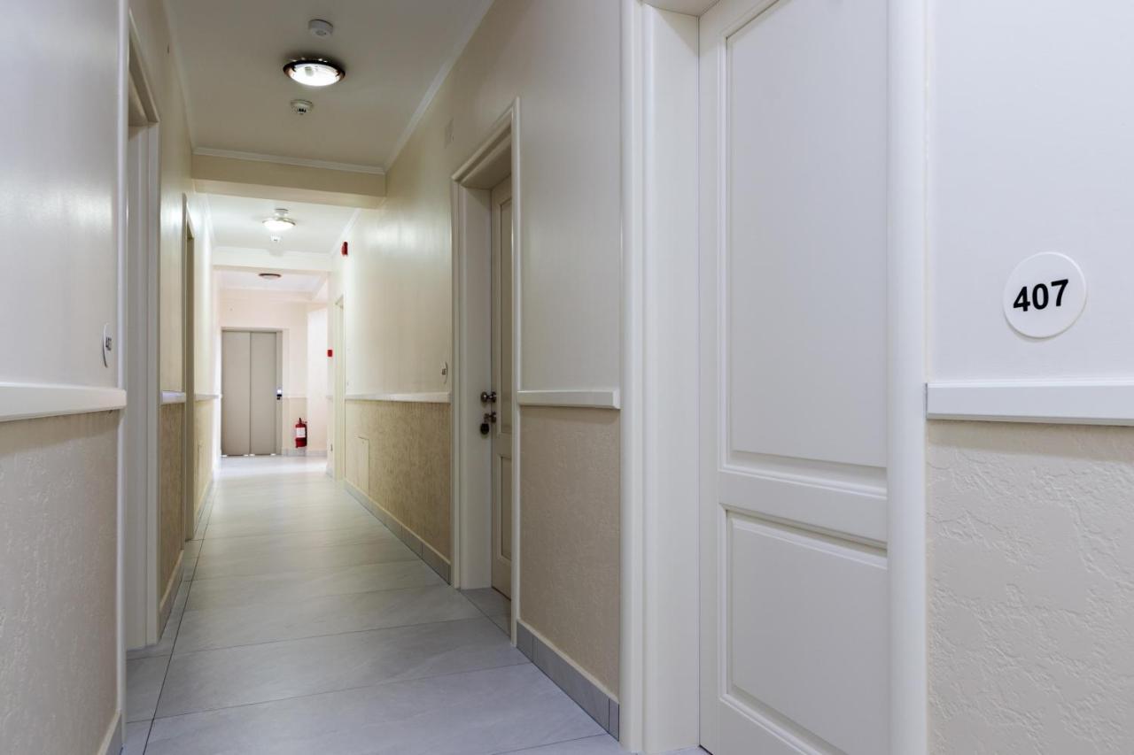 Hotel Central - Бэи­ле-Олэ­неш­ти Экстерьер фото