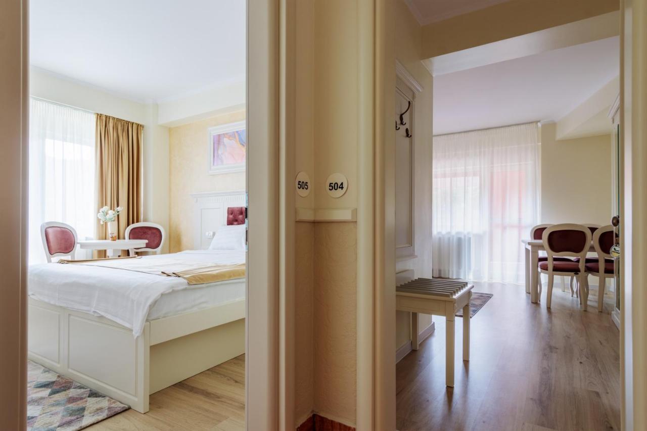 Hotel Central - Бэи­ле-Олэ­неш­ти Экстерьер фото