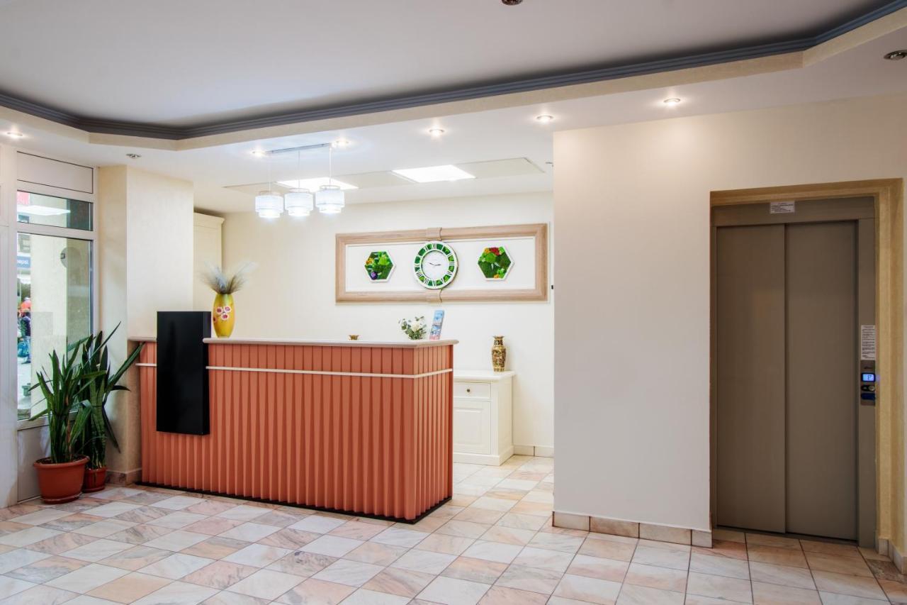 Hotel Central - Бэи­ле-Олэ­неш­ти Экстерьер фото