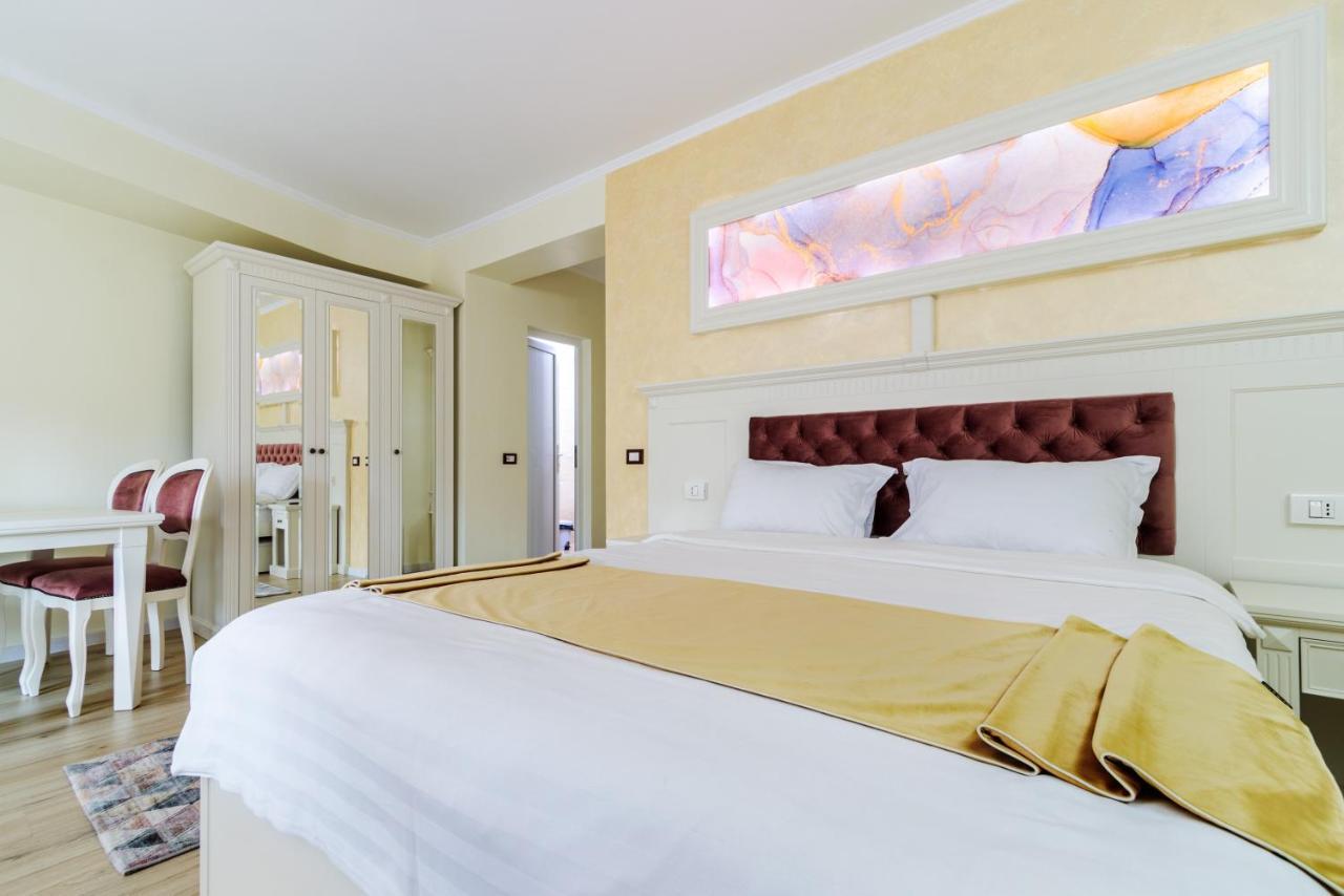 Hotel Central - Бэи­ле-Олэ­неш­ти Экстерьер фото