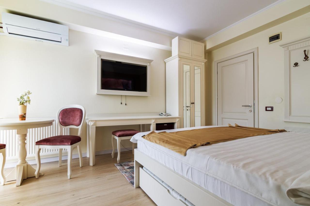 Hotel Central - Бэи­ле-Олэ­неш­ти Экстерьер фото