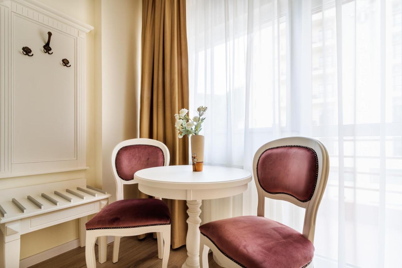 Hotel Central - Бэи­ле-Олэ­неш­ти Экстерьер фото