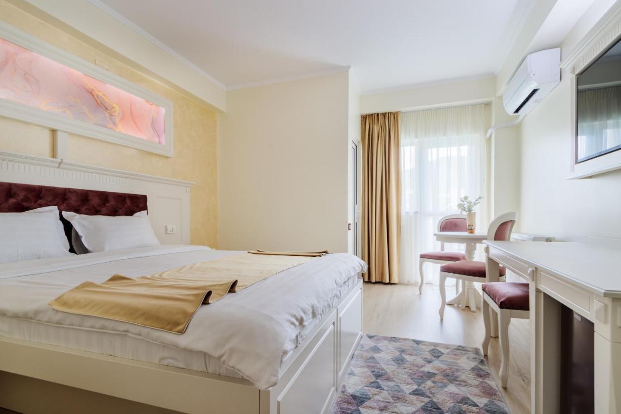 Hotel Central - Бэи­ле-Олэ­неш­ти Экстерьер фото
