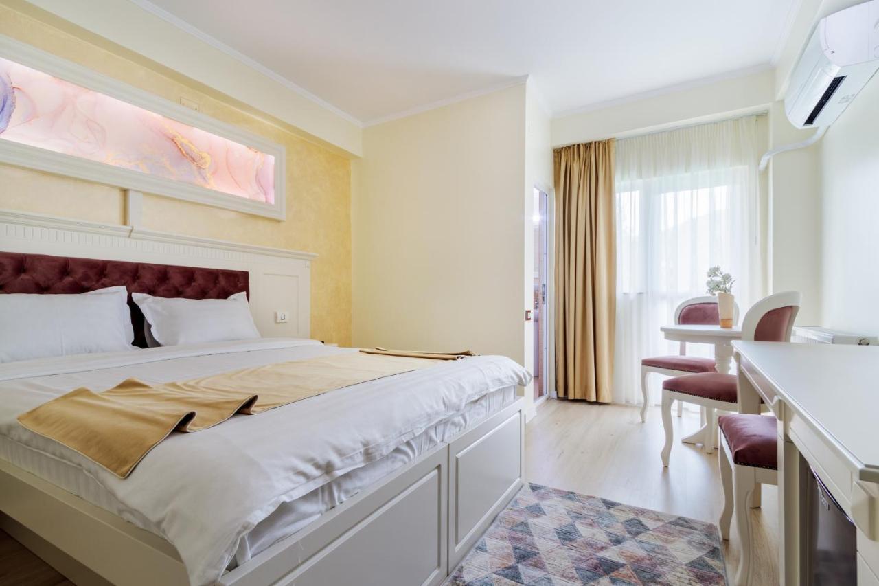 Hotel Central - Бэи­ле-Олэ­неш­ти Экстерьер фото