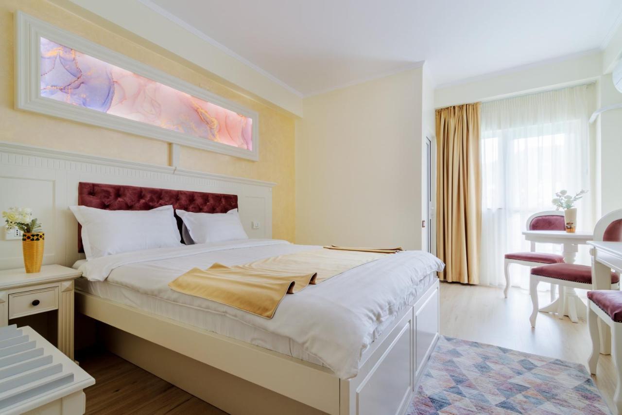 Hotel Central - Бэи­ле-Олэ­неш­ти Экстерьер фото